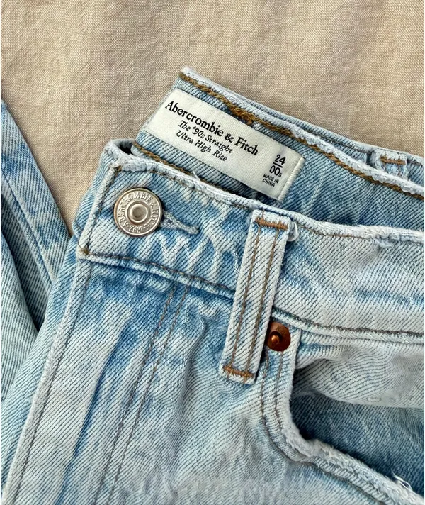 Abercrombie 90s Ultra High-Rise Straight Jeans - Image 2