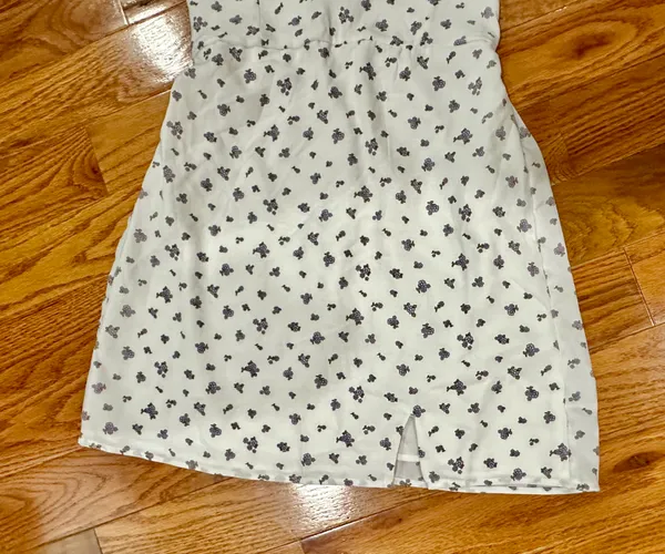 Hollister NWT White Floral Mini Dress S - Image 3