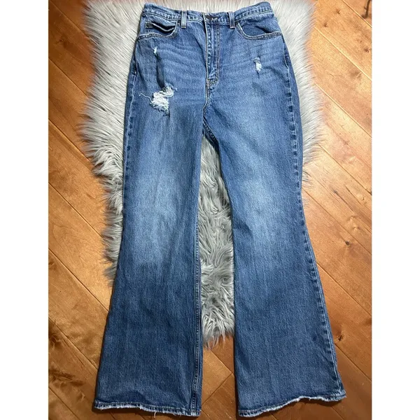 🌟HOST PICK🌟LEVI'S PREMIUM DARK WASH 70S HIGH RISE STRETCH FLARE JEANS Sz29 - Image 2