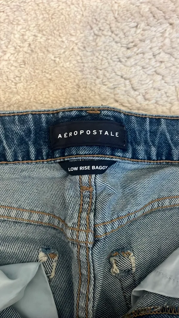 Aeropostale Low-Rise Baggy Jeans - Image 3