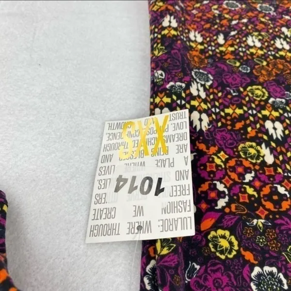 LulaRoe Julia Printed‎ Stretch Short Sleeve Dress - Image 7