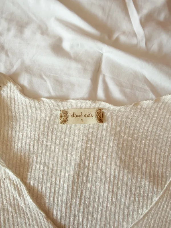 Altar'd State White Ribbed Lettuce Edge Cinch Front Blouse Size Small - Image 3