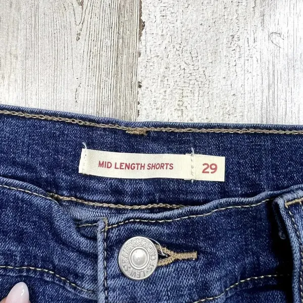 Levi's Women's Distressed Denim‎ Mid-Length Shorts Size 29 Blue Casual Summer - Image 2