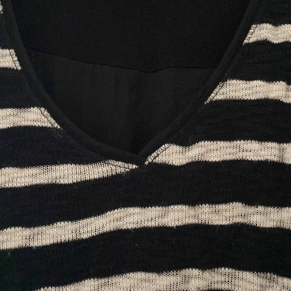 White House Black Market Black Stripe Flowing Sweater Top Women's Medium - Image 5