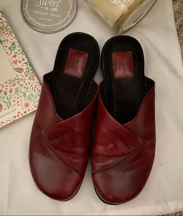 Red Clark’s Clogs - Image 3