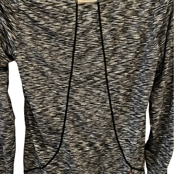 Athleta woman’s top with thumb hole and zip up pocket.‎ - Image 5