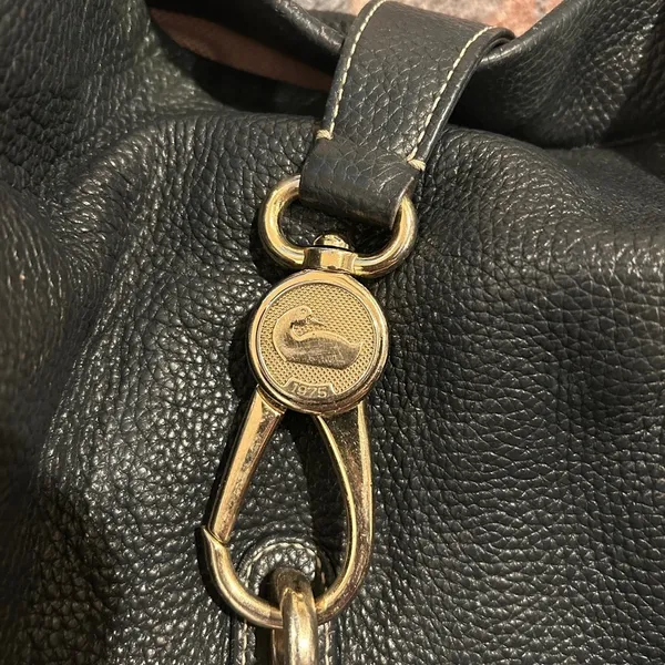 Authentic Dooney & Bourke Lucca Pebble Leather Logo Lock Sac - Image 2