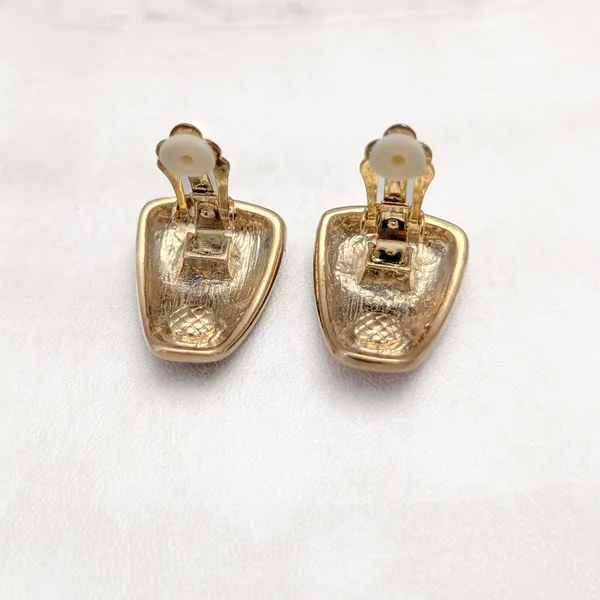 Vintage Clip On Earrings Slightly Curved Stylish Gold Tone Large Chunky - Marks - Image 7