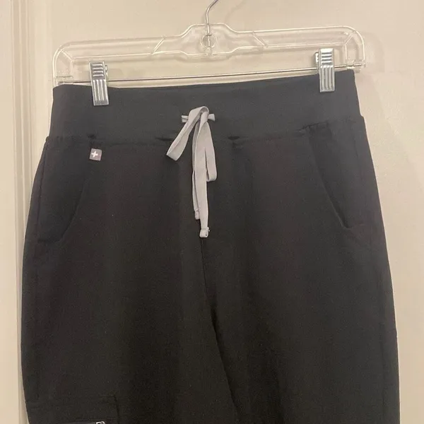Figs scrubs, joggers, size small - Image 2