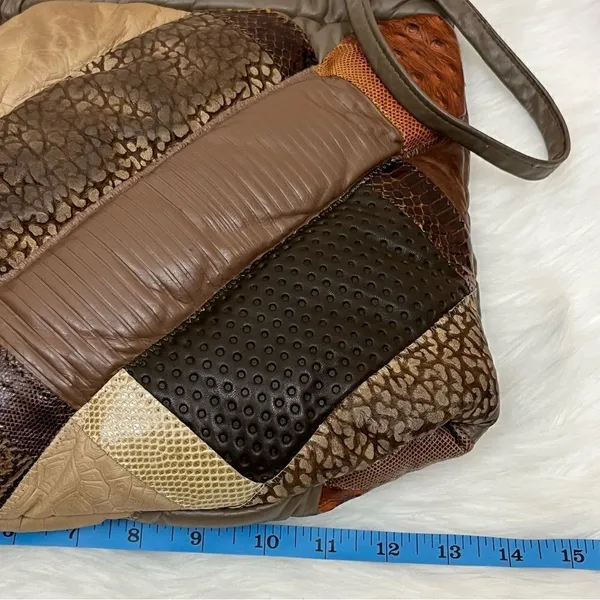 Opulent Containers Vintage 90’s/Y2K Patchwork Leather Embossed Purse Brown - Image 7