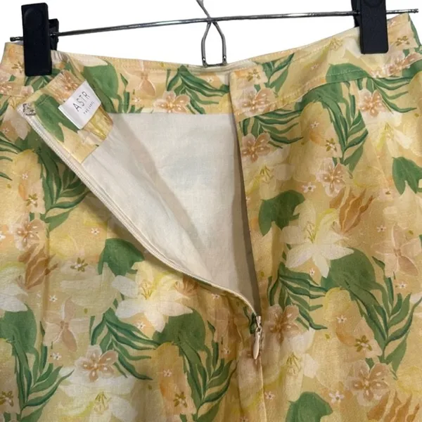 ASTR The Label Women’s Yellow Multicolor Floral Leaf Print Mini Skirt Size Small - Image 8