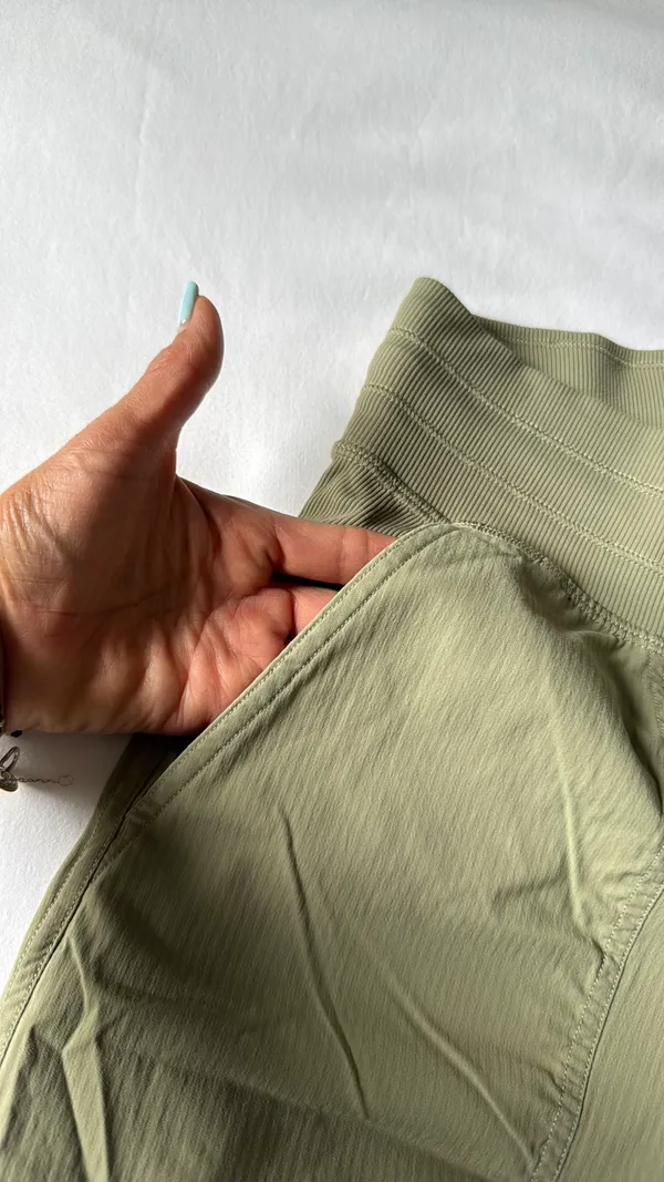 Lululemon yoga pants - Image 5