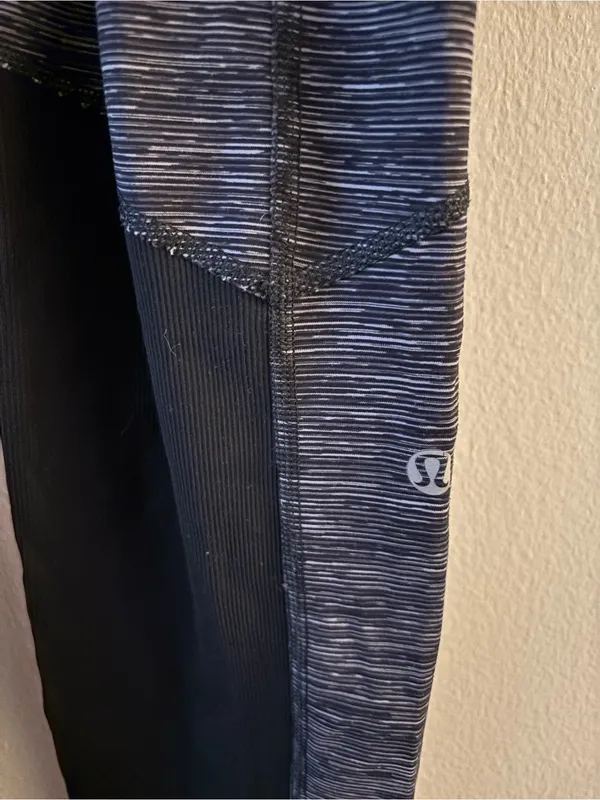Lululemon gray and black heathered leggings size 8 - Image 5