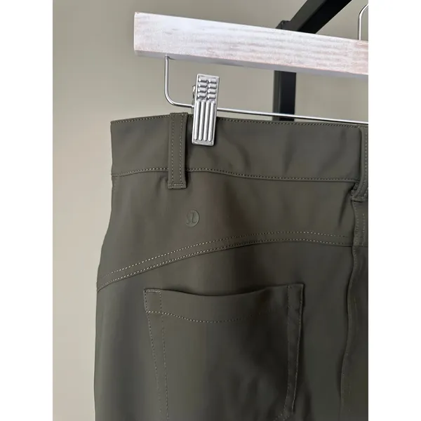 Lululemon City Sleek 5 Pocket 7/8 Pant Size 31 Dark Olive - Image 4