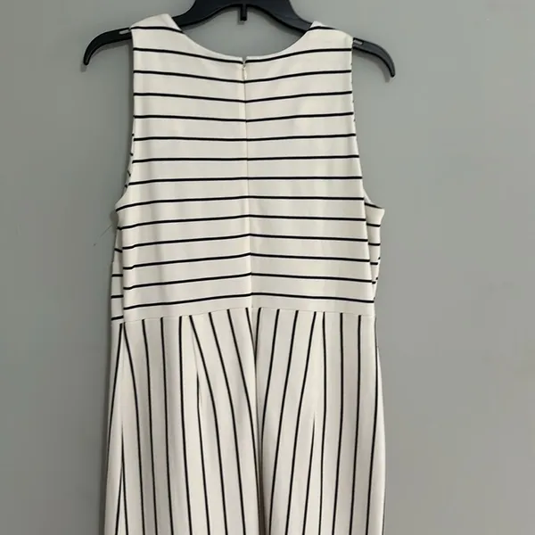 Ann Taylor striped knit sheath dress size 10 - Image 8