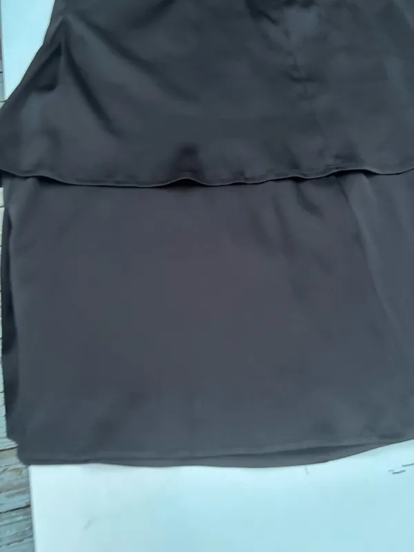 Size medium satin skirt Black - Image 2