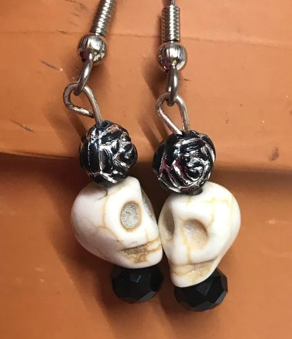 Skulls dangle earrings handmade MunandMe costumes - Image 5