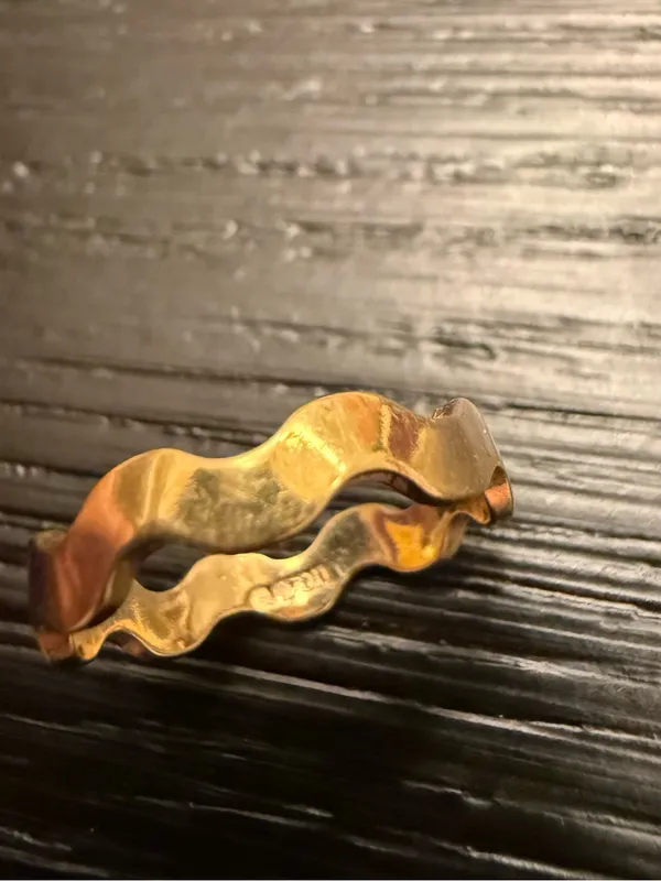 Vintage AVON Ripple Wavy Squiggle Ring Gold Tone Costume Jewelry Ring Size 5 - Image 4