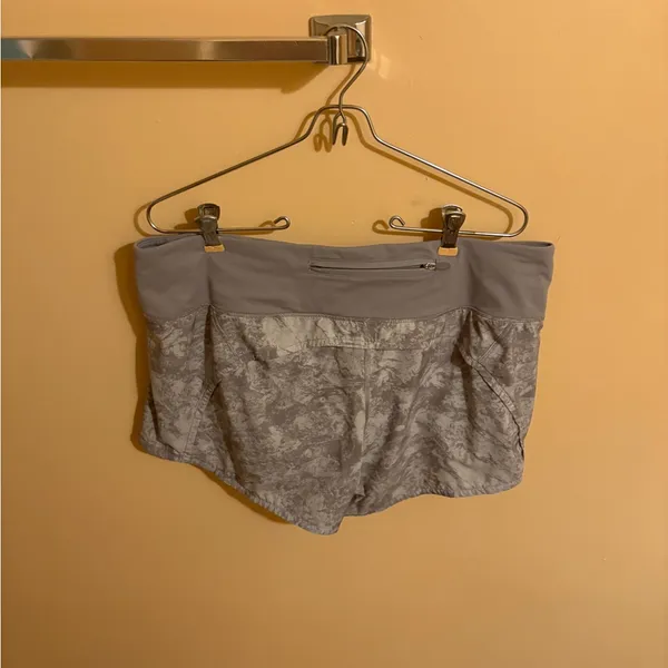 Lululemon Run Times 4” Shorts II in Washed Marble Alpine White Silverscreen - Image 7