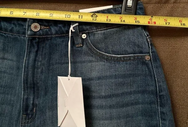 NWT Woman’s Kancan High Rise Distressed Shorts Size Large Medium Wash - Image 4