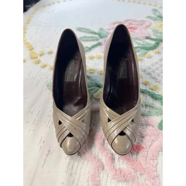 Sesto Meucci Florence Taupe Leather Pleated‎ Crossover Pumps Heels Italy 6.5M - Image 2