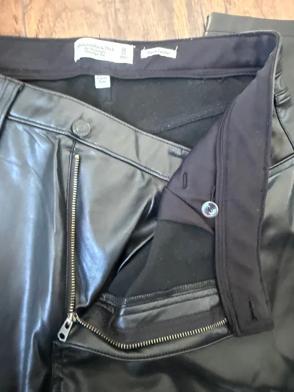Abercrombie the 90s Straight Ultra High-Rise Black Crossover Leather Pants - Image 6