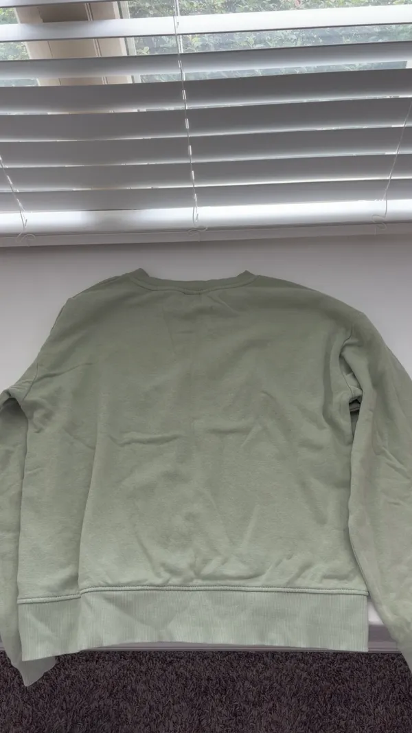 H&M green sweatshirt - Image 2