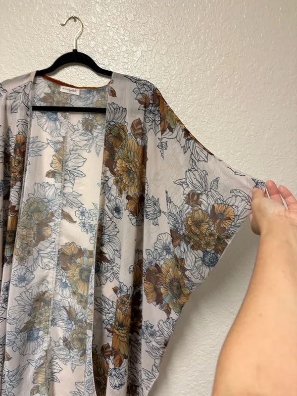 Live to be spoiled Maeve Floral Sheer Kimono Cardigan - White with Brown Floral - Image 8