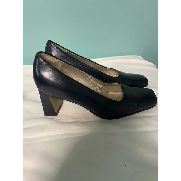 Liz Claiborne womens 6 navy blue leather pumps dress shoes‎ heels S-289 - Image 2