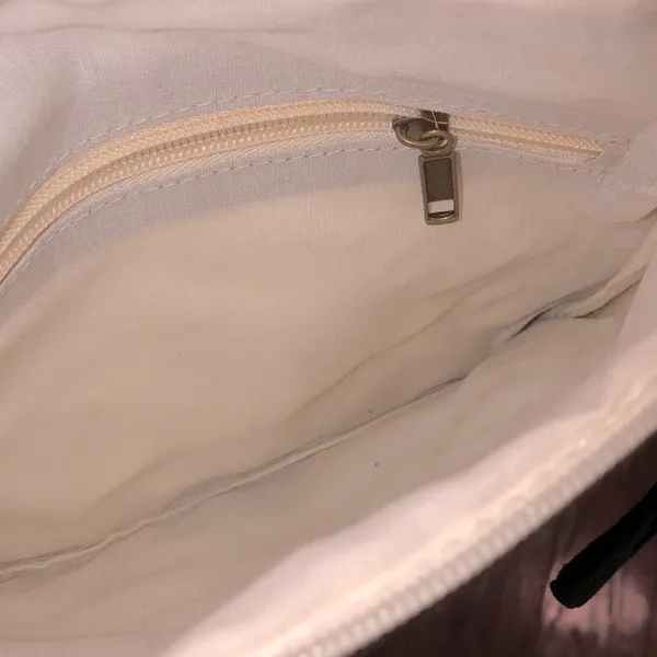 Small travel bag for cosmetics, phone accessories etc - Image 6