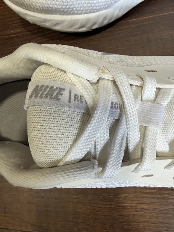 Nike Revolution 5 Mujer Talla 8.5 Blanco Running Sneakers BQ3207-100 - Image 4