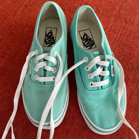 🦋Authentic VANS Canvas Flat Sneakers, Size 6 - Image 2