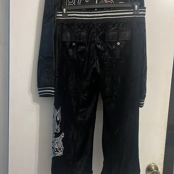 BCBG Max Azria BLACK VELVET BLING SILVER STUD DRAGON & LOGO HOODIE & CROPPED PANTS SET NWT - Image 7