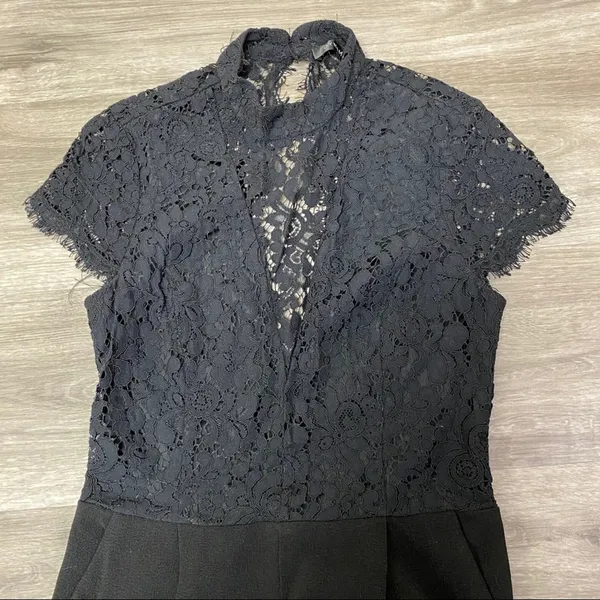 Dynamite Black Lace V Neck Jumpsuit Cap Sleeve Pockets Small - Image 2