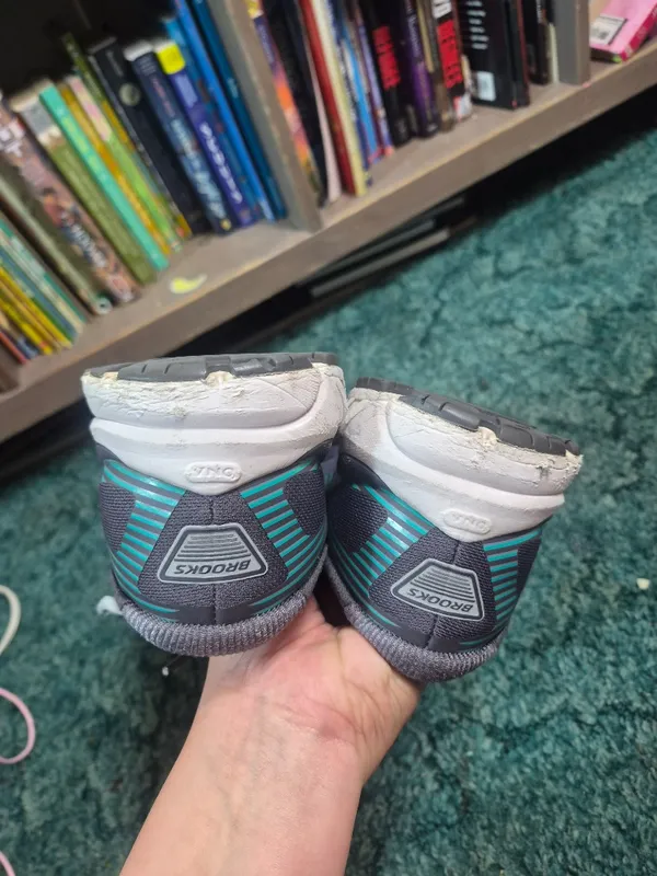 Brooks Addiction 14 Running Shoes 8.5D - Image 9