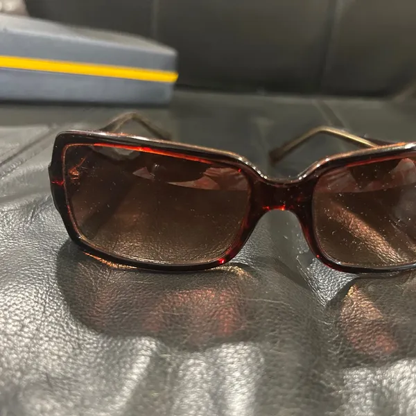 Guess Stylish Brown Sunglasses - Image 9