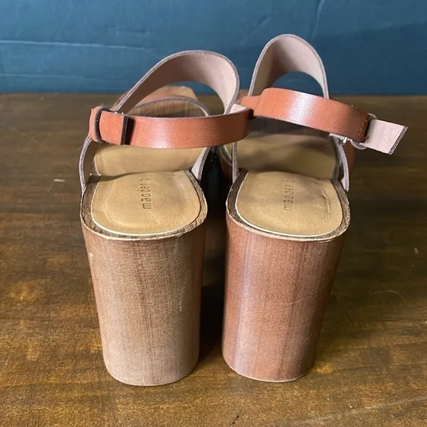 Madden girl tan wedge sandles sz 8 - Image 3