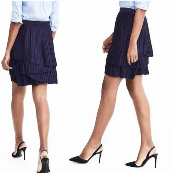 Banana Republic Pleated Tiered Skirt Size 6 - Image 2