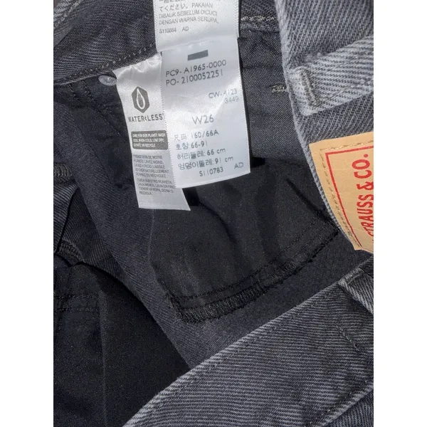 levis high waisted mom shorts black washed 26 - Image 4