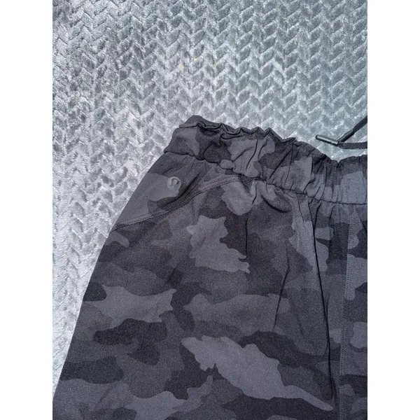 Lululemon‎ Women's Stretch HR Jogger Color Black Camouflage Size 10 - Image 7