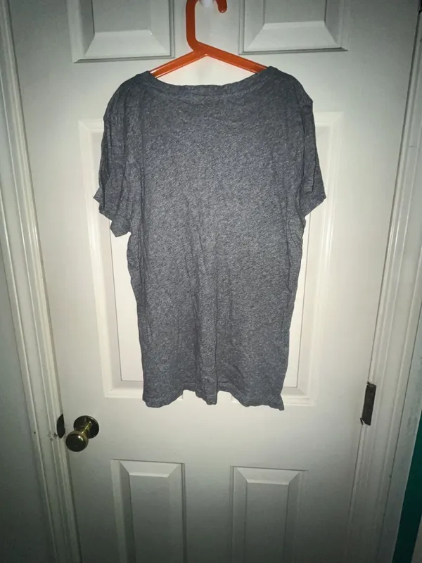 Madewell Grey V-Neck Short Sleeve Pocket T-Shirt Size M - Image 3