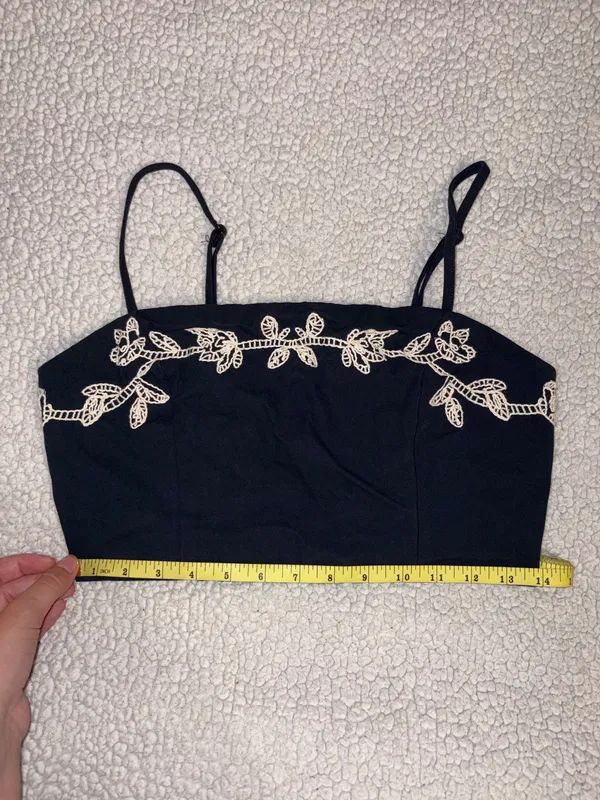 Lulu’s Embroidered Navy Crop Tank - Image 8