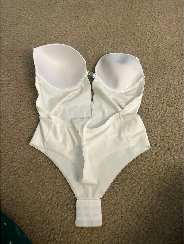 cd01 A10 Size small white bodysuit missing straps body contouring - Image 4