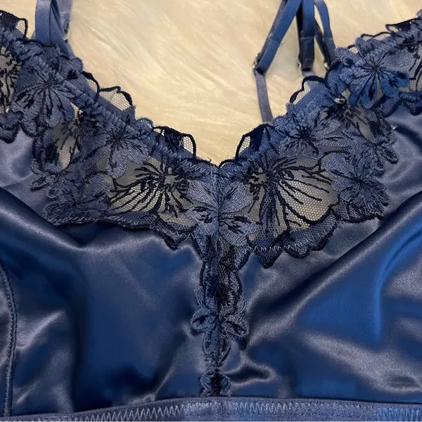 Aerie Blue Satiny Bra Size XL unpadded under wireless lace trim strappy back - Image 3
