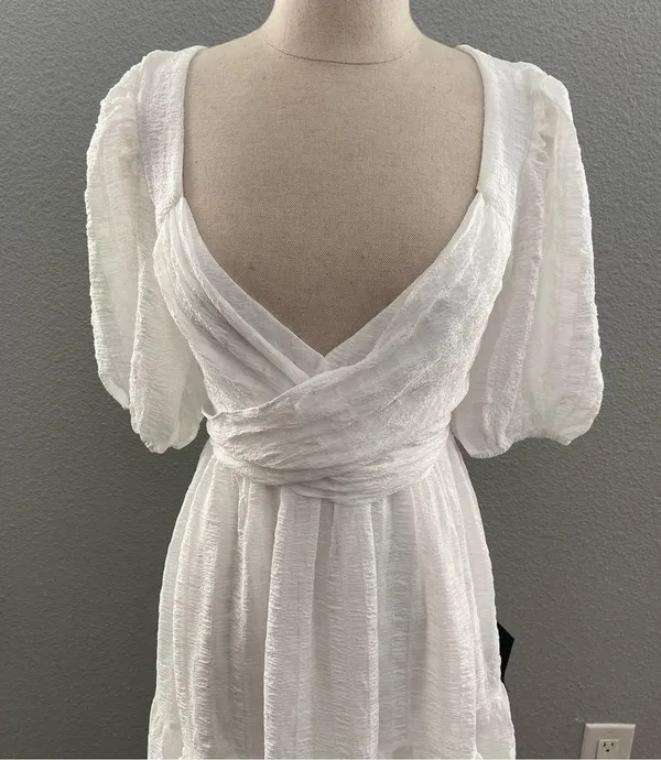 Lulu's Hello Sweetheart White Puff Sleeve Tiered Midi Dress Size Medium NWT - Image 3