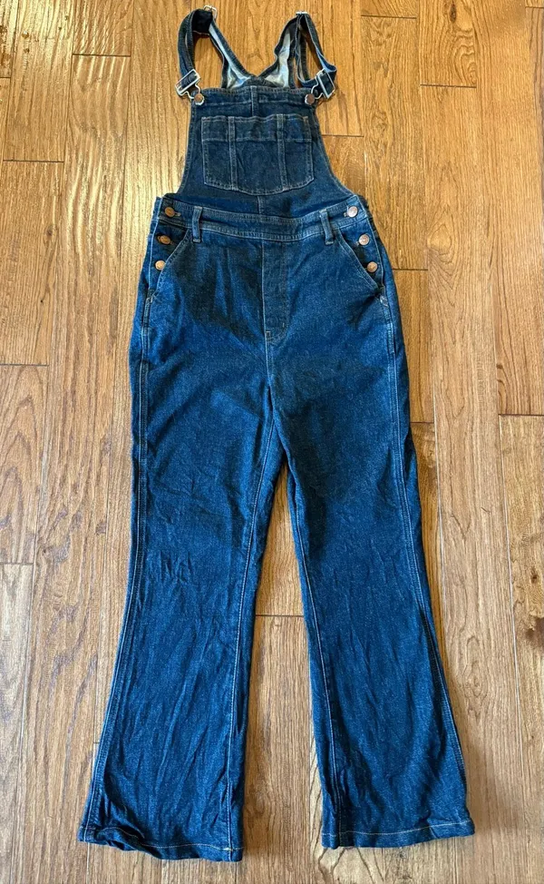 Madewell flea market flare crop dark wash overalls size 6 - Image 4