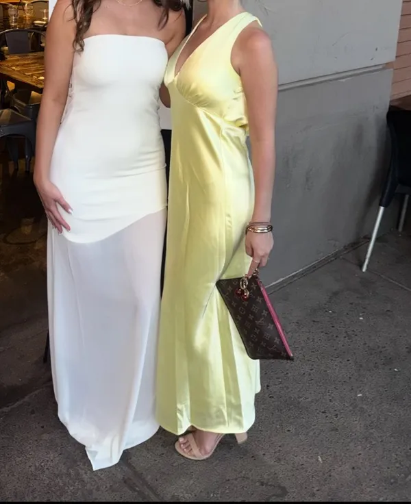 Yellow satin dress - Image 3