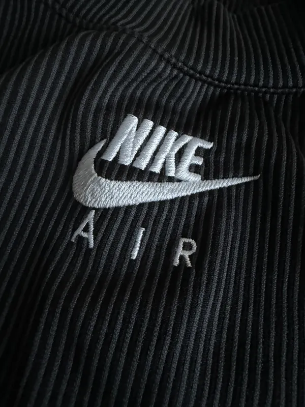 Nike Air Cropped Workout Tank - Image 2