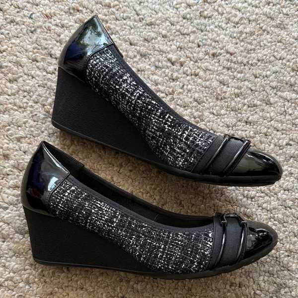 IMPO Women's Black Patent Dress Shoes with Silver Accents Size 9 - Image 4