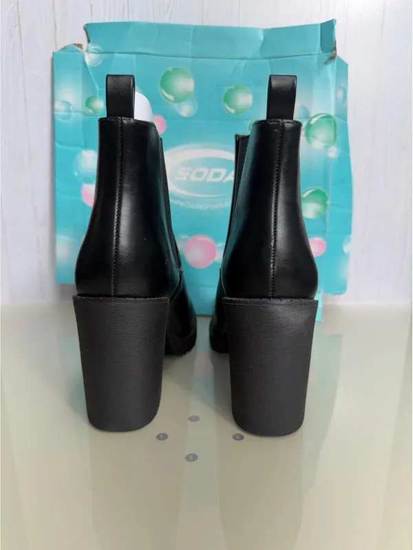 Soda Glove-S Black Chelsea Lug Sole Ankle Boots Size 8 NEW - Image 3